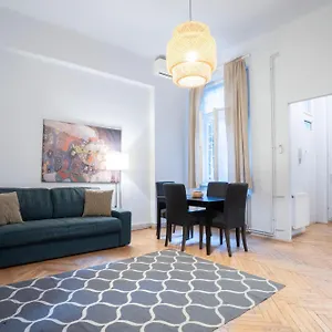 https://2-bedroom-apartment-close-to-opera-house.inbudapesthotels.com
